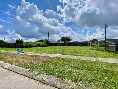 3701 Mumphrey Rd, Chalmette, LA, 70043-1535 | Card Image