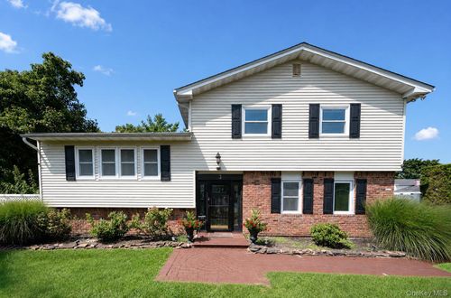 3 Humming Lane, Brookhaven, NY, 11727 | Card Image