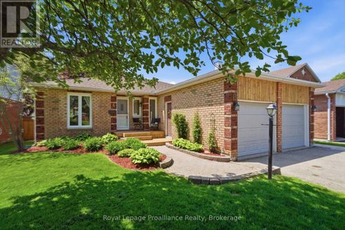 6 Doncaster Crescent, Clarington (Newcastle), ON, L1B1E8 | Card Image
