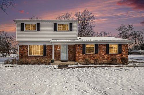 27230 Hystone Dr, Farmington Hills, MI, 48334-5318 | Card Image