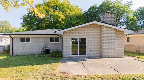 3217 Barton Dr, Sterling Heights, MI, 48310-3616 | Card Image