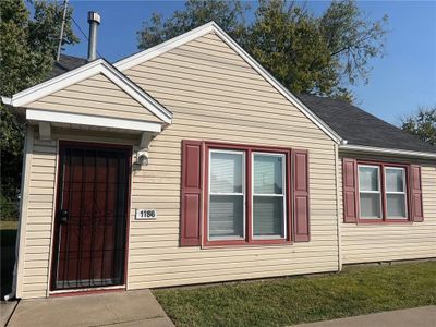 1186 Sw Gage Boulevard, House other with 2 bedrooms, 1 bathrooms and null parking in Topeka KS | Image 1