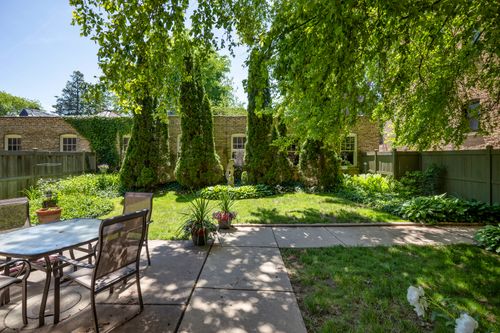 1e-1324 Central St, Evanston, IL, 60201-1654 | Card Image