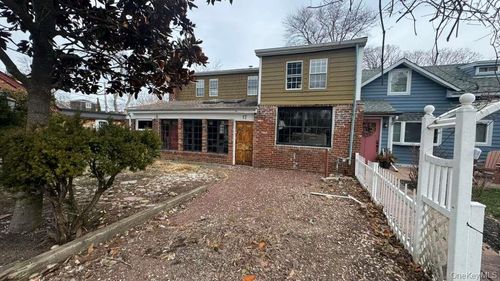 17 Jade St, Oakdale, NY, 11769-2425 | Card Image