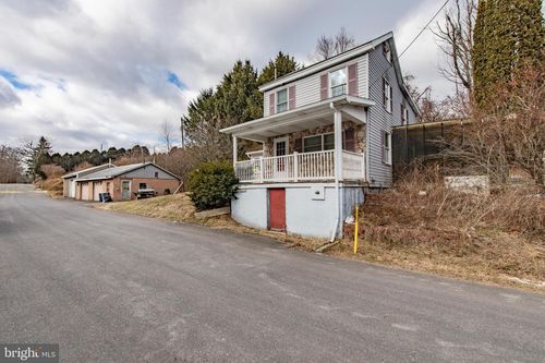 135 Chee St, BARNESVILLE, PA, 18214-2737 | Card Image