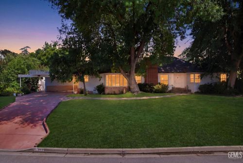 227 El Cerrito Dr, Bakersfield, CA, 93305-1326 | Card Image
