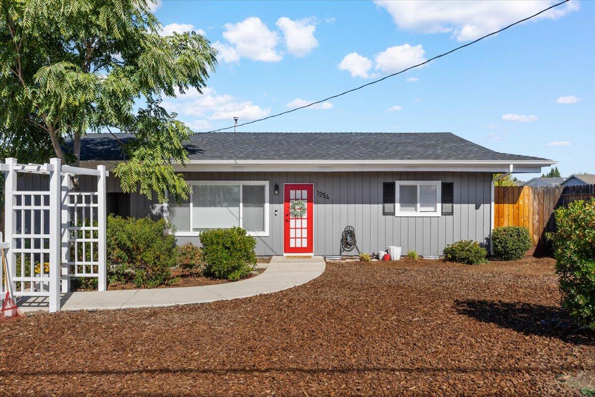Maple Park Dr, Medford, OR 97501