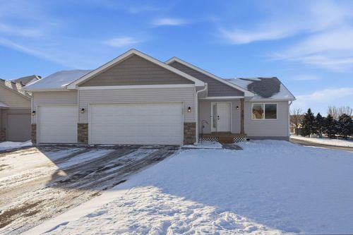 1101 Farmers Ln, Belle Plaine, MN, 56011-2278 | Card Image