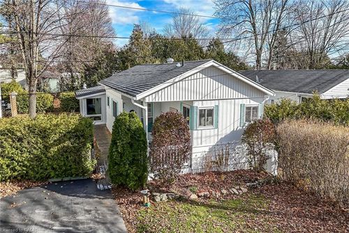 {{alt}} | Card Image