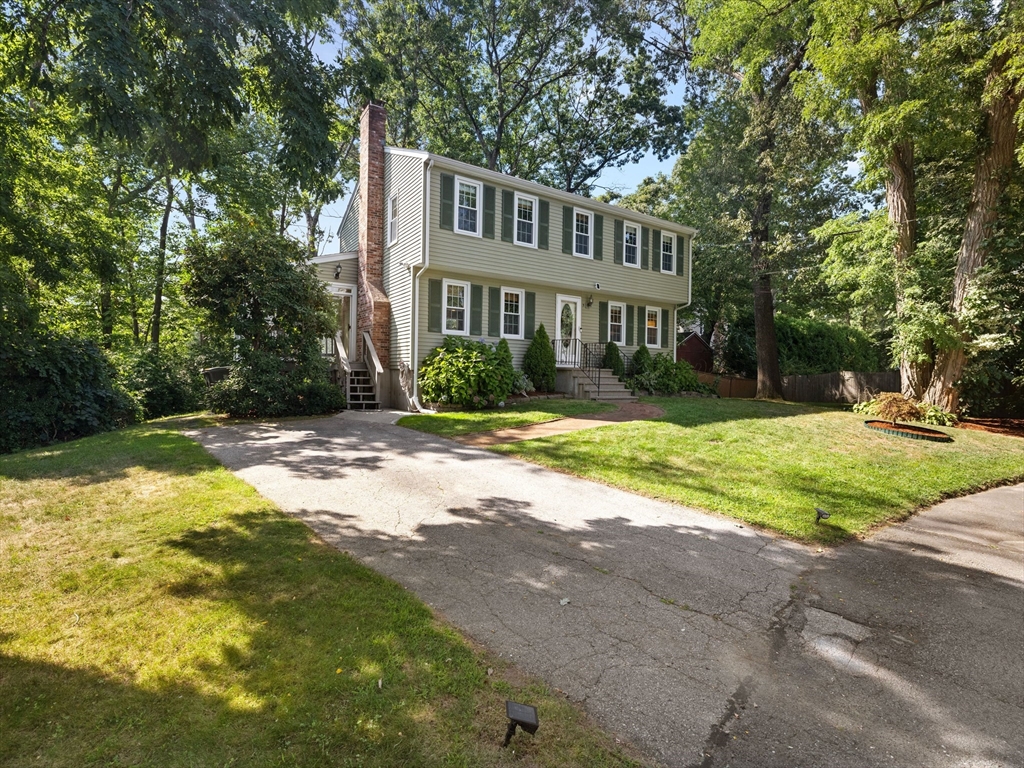 Crosby Cir, Framingham, MA 01701