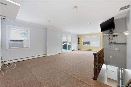 upper-401 W Walnut Street, Long Beach, NY, 11561 | Card Image