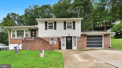 613 Snyder St, POTTSVILLE, PA, 17901-3715 | Card Image
