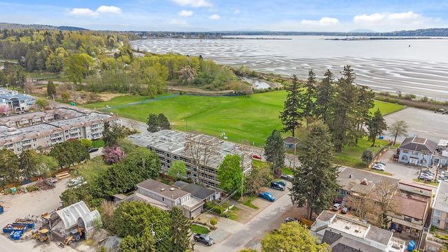 828 Kent Street, House other with 2 bedrooms, 1 bathrooms and 4 parking in White Rock BC | Image 38