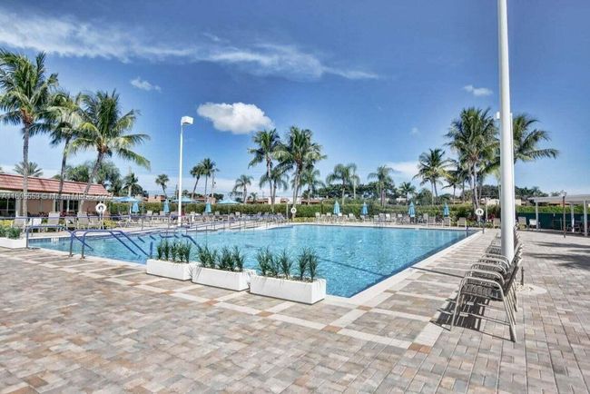 446 - 446 Flanders J, Condo with 2 bedrooms, 2 bathrooms and null parking in Delray Beach FL | Image 31