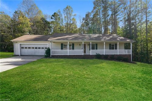 4044 Sundance Dr, Walnut Cove, NC, 27052-9537 | Card Image