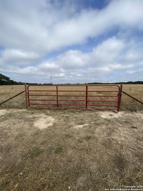 6337 State Highway 16 S, Pipe Creek, TX, 78063-7466 | Card Image