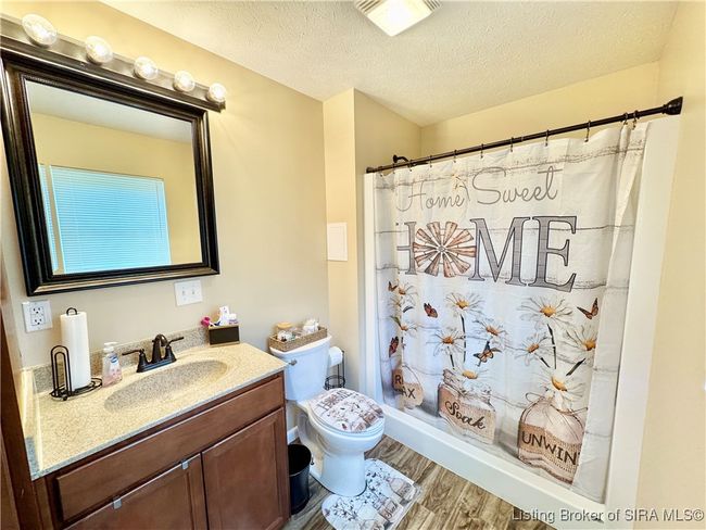 Bathroom 2 | Image 64