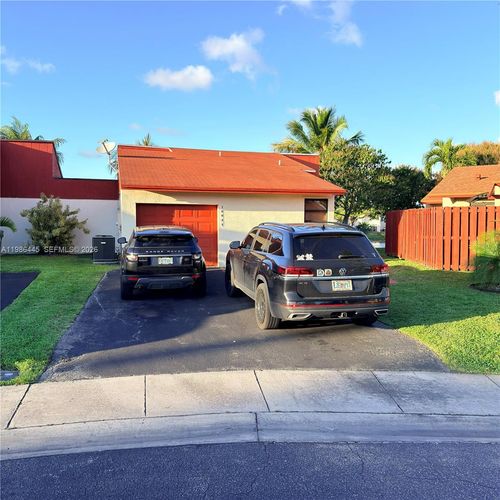 10025 Sw 16th St, Pembroke Pines, FL, 33025-3604 | Card Image