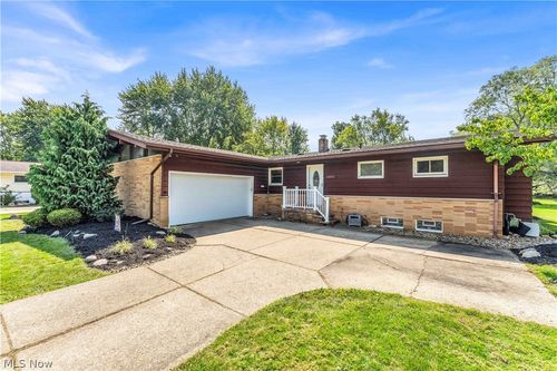 26913 Elizabeth Ln, Olmsted Twp, OH, 44138-1152 | Card Image