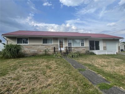 Street view of ranch home | Image 1