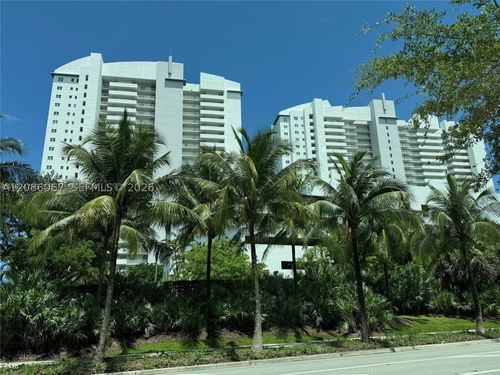 701-15051 Royal Oaks Ln, North Miami, FL, 33181-2459 | Card Image