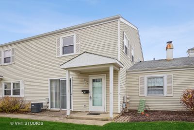 B - 324 Donna Court, Townhouse with 2 bedrooms, 1 bathrooms and 1 parking in Bartlett IL | Image 1