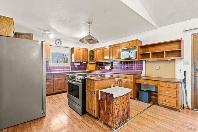 upclose kitchen, stainless steel appliances, cente | Image 5