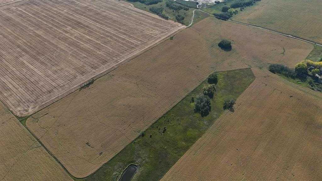 Land in Crossfield