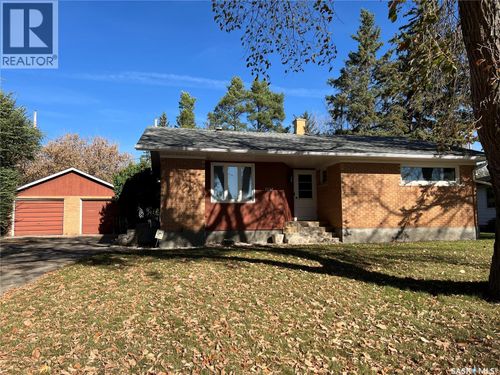 1118 Broadview Rd, Esterhazy, SK, S0A0X0 | Card Image