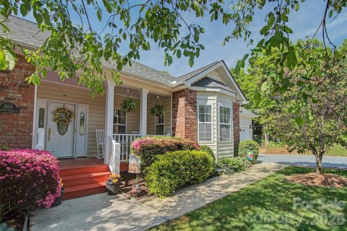 606 Carriage Commons Dr, Hendersonville, NC, 28791-1814 | Card Image