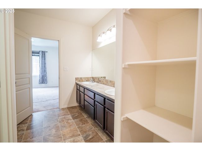 1067 S 55 Th St, House other with 3 bedrooms, 2 bathrooms and 2 parking in Springfield OR | Image 16