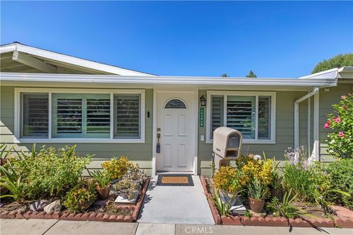 b-19204 Avenue Of The Oaks, Newhall, CA, 91321-4902 | Card Image