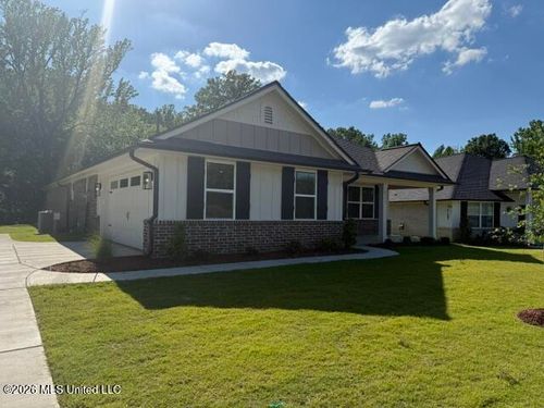 4139 Olivia Cir W, Olive Branch, MS, 38654-2137 | Card Image