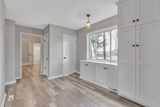Eat -in kitchen area | Image 8