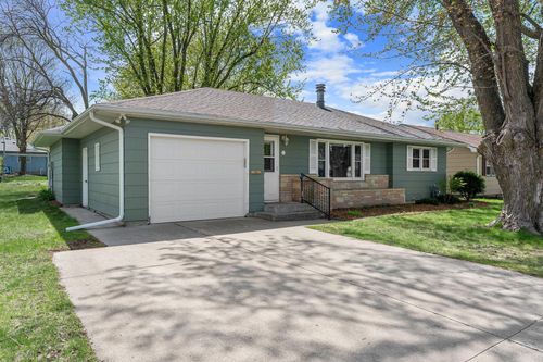 555 14th St Ne, Owatonna, MN, 55060-1838 | Card Image