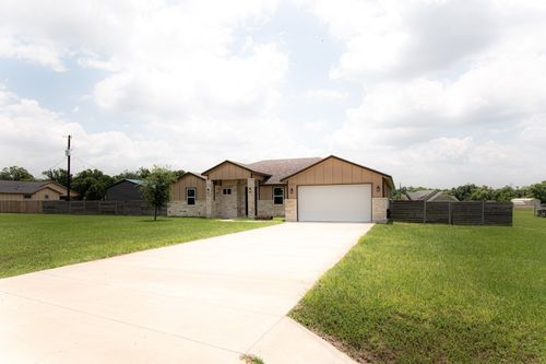 121 Grassy Ln, Elgin, TX, 78621-2249 | Card Image