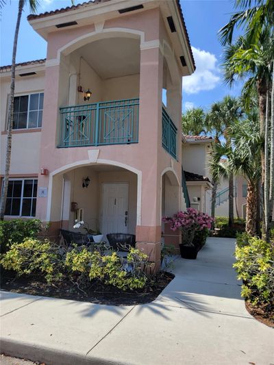 201 - 7760 Nw 22, Condo with 3 bedrooms, 2 bathrooms and null parking in Pembroke Pines FL | Image 1