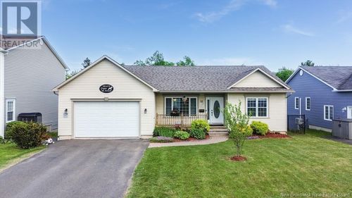 12 Dawson Dr, Oromocto, NB, E2V4S7 | Card Image