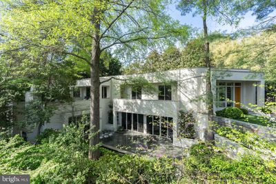 2738 Chain Bridge Road Nw, House other with 3 bedrooms, 2 bathrooms and null parking in WASHINGTON DC | Image 2