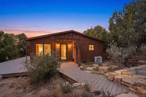 7342 Old Santa Fe Trl, Santa Fe, NM, 87505-4577 | Card Image