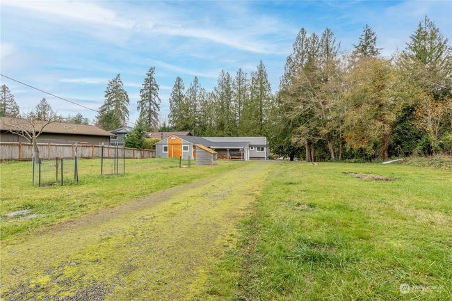 Oversized driveway to your home | Image 32
