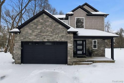 3570 Watkins Lake Rd, Waterford, MI, 48328-1473 | Card Image