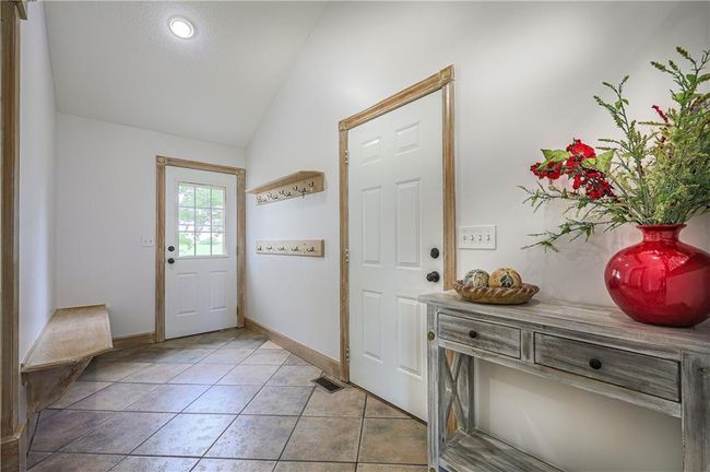Garage Entry | Image 24