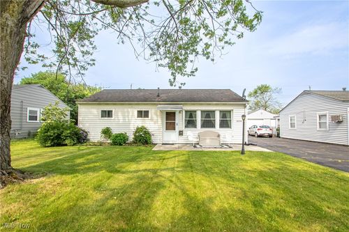 4506 Norfolk Ave, Lorain, OH, 44055-3745 | Card Image