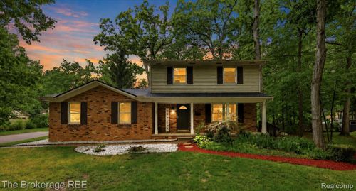 5639 Cross Village Rd, Grand Blanc, MI, 48439-9109 | Card Image