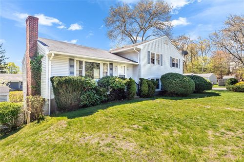 5 Taylor Cir, East Greenwich, RI, 02818-2504 | Card Image