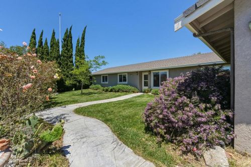 38780 Dinosaur Point Rd, Hollister, CA, 95023 | Card Image
