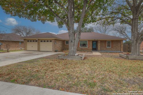 1445 Devin Dr, New Braunfels, TX, 78130-7762 | Card Image