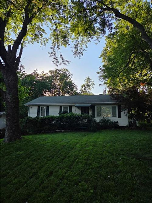 2718 S Cedar Crest Ter, Independence, MO, 64057-1259 | Card Image
