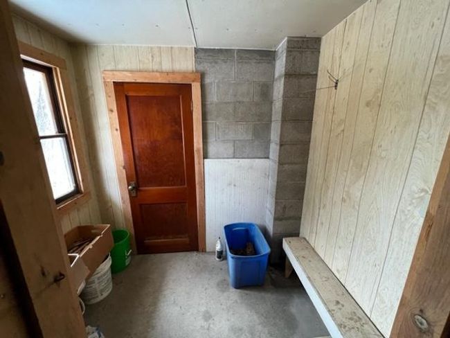 Sauna dressing room.jpg | Image 30